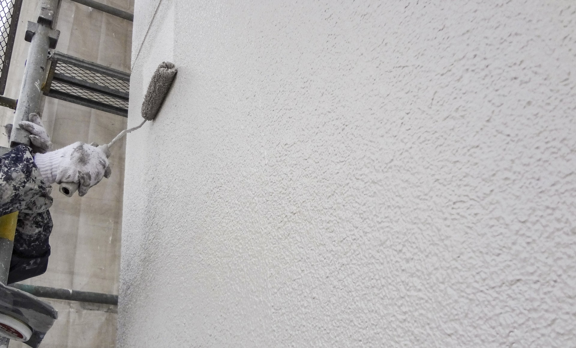 大切な家を守るために、 なぜ塗装が必要なのか